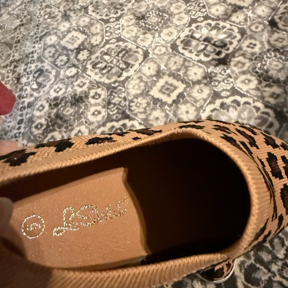 La Sheelah Leopard Print Slip-On Sneakers New - Picture 4 of 5